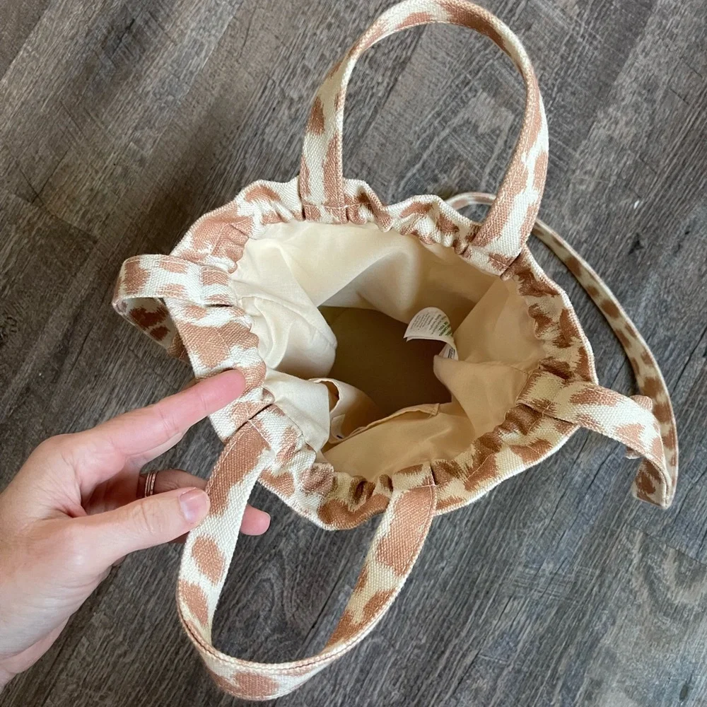 NWOT Aerie straw bottom bucket bag - Picture 8 of 11